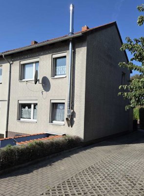 Gemütliches Reihenendhaus mit Teichanlage