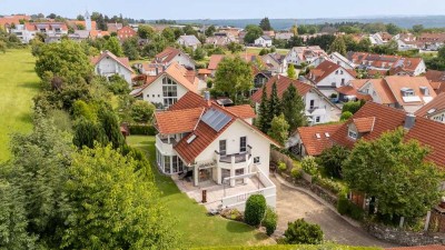 Komfortables Familiendomizil
- Großzügiges EFH in kinderfreundlicher Wohnlage von Blitzenreute