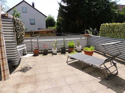"Ideale Einsteigerimmobilie – großzügige 2-Zi.-OG-ETW mit sonniger Südterrasse in Köngen"