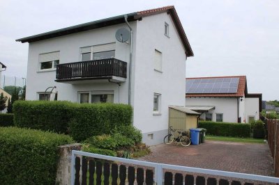 Gepflegtes 2-Familienhaus mit Garten