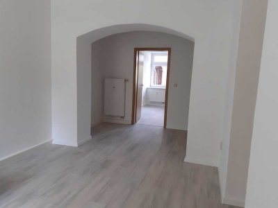 2 Raumwohnung mit Garten und Garage