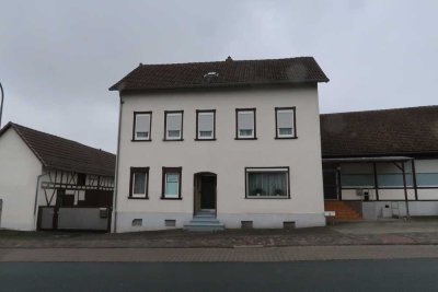 ***Friedrichsdorf,  Großes Grundstück mit Wohnhaus, Garagen Garten & Nebengebäude in Top-Lage ***