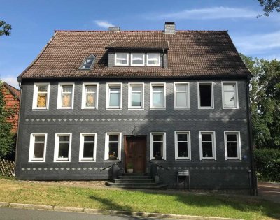 Erdgeschoss: 2-Zimmer-Appartement mit Küchenzeile - unmöbliert