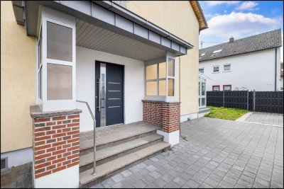 Ein Haus – dreifache Wohnfreude:
„STILVOLL MODERNISIERTES DFH“