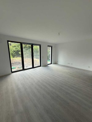 Neubau Wohnung mit eigener Terrasse in ruhiger Lage