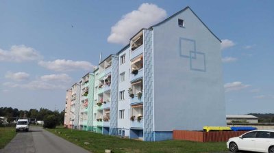 Guck nicht so, greif lieber zu! Neuwertige 3 Zimmerwohnung mit Balkon und Garage.