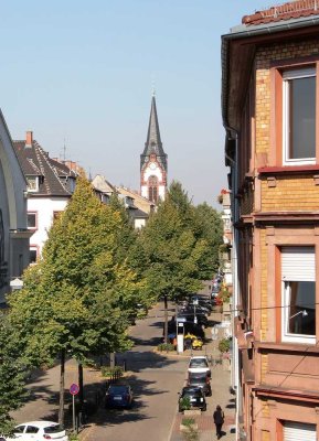 Lichtdurchflutete Wohnung mit zwei Zimmern, Balkon und Einbauküche in Mannheim,Schwetzingerstadt
