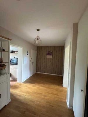 3-Zimmer-Dachgeschosswohnung mit gehobener Innenausstattung mit EBK in Dormagen