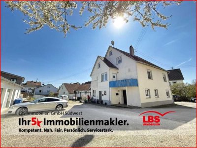 Teilsaniertes 3-Familienhaus mit 3 Garagen, Dachterrasse+Terrasse