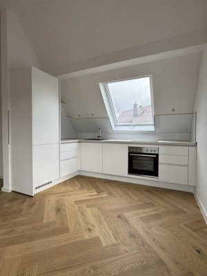 Erstbezug 2,5 Zimmer großer Wohnbereich + Küche+Lage