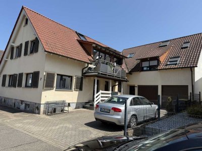 Wohntraum über 2 Etagen mit Garten und Garage: Renovierte Wohnung in sehr ruhiger Wohnlage