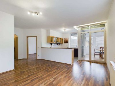 RESERVIERT: Flexibel nutzbare 4-Zimmer-Wohnung mit tollem Balkon und 150 qm Garten