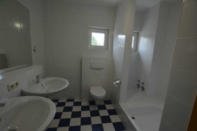 Top-gepflegte 3-Zi.-EtW mit Balkon u. Garage! Nur 8 Spazierminuten in die Innenstadt