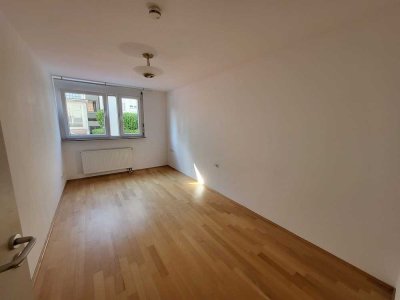 Moderne, gepflegte 3,5-Raum-EG-Wohnung mit gehobener Innenausstattung mit EBK in Sindelfingen