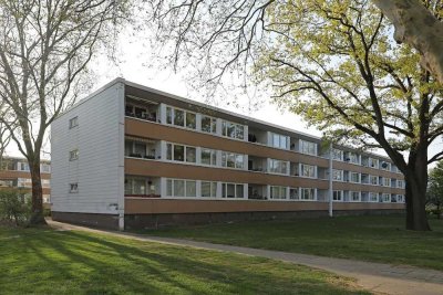 Erdgeschosswohnung mit Loggia // EG links