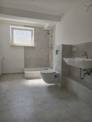 Schöne neu renovierte Souterrain Wohnung