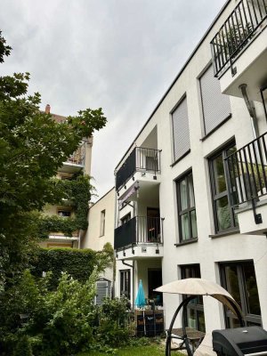 Moderne Wohnung im Hinterhaus, 2-Zimmer-Wohnung mit EBK und Balkon nähe Hafen Offenbach