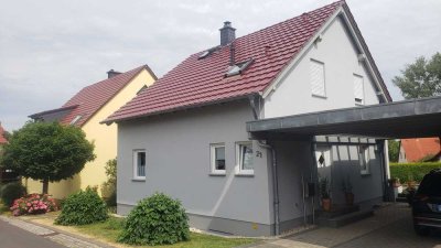 Einfamilienhaus freistehend Carport und Garten, große Terrasse
