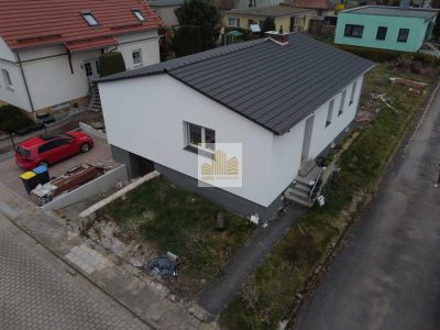 modernisierter Flachbau voll unterkellert in Lützen mit großen Grundstück