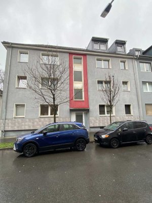 Neu renovierte 3 Zimmer Wohnung mit Balkon und neuer Einbauküche