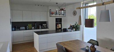 Exklusive, neuwertige 4-Zimmer-Maisonette-Wohnung mit geh. Innenausstattung mit Balkon und EBK