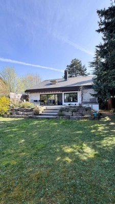 Moderne Lebensqualität trifft grüne Idylle – stilvolle Villa in bester Lage von Mainz-Bretzenheim