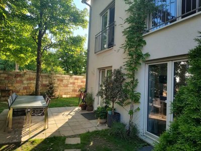 Moderne Doppelhaushälfte mit gemütlichem Garten in S.-Vaihingen nahe STEP & Uni