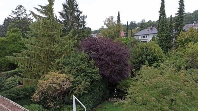 S-Frauenkopf: Helle, ruhige 2 Zi.-DG-Whg., ca. 70 qm Wfl., Loggia, EBK, Waschtrockner, Pkw-Platz