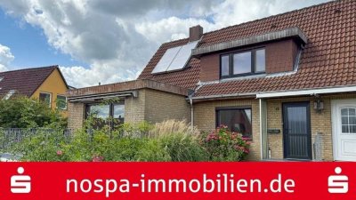Solarthermie zur Warmwasserversorgung! Teilunterkellerte Doppelhaushälfte mit Garage und Terrasse