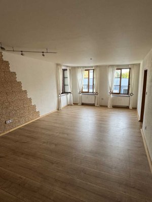 Großzügige 3-Zimmer Wohnung im Zentrum von Eggenfelden mit Garage