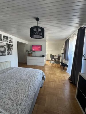 Gepflegte 1,5 Zi.-DG-Wohnung mit Einbauküche in Wangen - Deuchelried