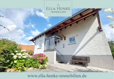 Gepflegtes, großzügiges Einfamilienhaus mit 2 Bädern, Keller + Garage...