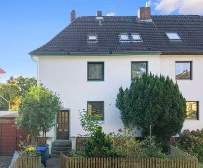 � Charme trifft Perspektive – Großzügiges Haus mit Baugrundstück in Hannover-Badenstedt