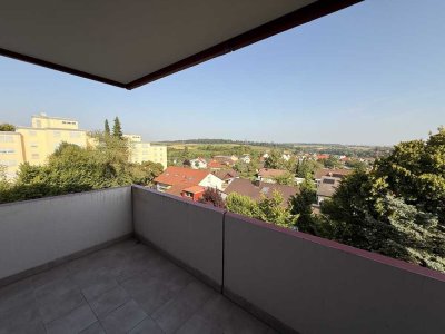 3-ZIMMERWOHNUNG MIT HERRLICHER AUSSICHT UND AUSSENSTELLPLATZ