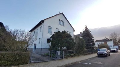 Zweifamilienhaus mit Garage und Garten in beliebter Wohnlage von Friedberg