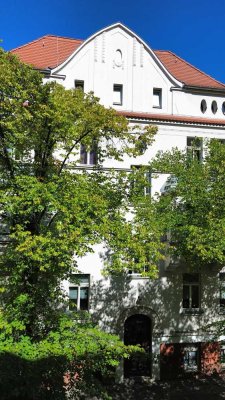 Starke Mikrolage. Starke Substanz. Starkes Investment. Denkmalgeschütztes Mehrfamilienhaus