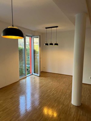 Bad Kreuznach-Süd; schöne 2-Zimmer-EG-Wohnung mit 2 Terrassen und Carportparkplatz