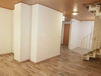Zentrale 3ZKB-Maisonettenwohnung (inkl. Küche, kleine Südterrasse,..) mit direkter Anbindung nach HD