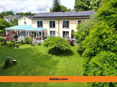 DAHLER - Nah der Natur: Luxus-Anwesen mit Schwimmbad plus genehmigten Baugrund