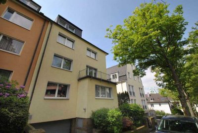 Extravagant: Riesige EG-Wohnung mit Garten in Bestlage !