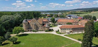 Ebern: Charmante 2,5 Zimmer-Altbau-Wohnung  im Dachgeschoss - 2023 rundum modernisierst