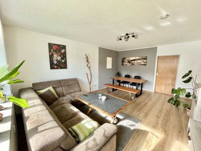 Helle & gepflegte 2-Zimmer-Wohnung mit eigenem Garten, Terrasse & Südwestbalkon ca 77,8 qm