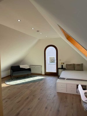 MODERN ausgestattete, komplett renovierte & möblierte 1,5 Zi-Wohnung in ruhiger Aussichtslage