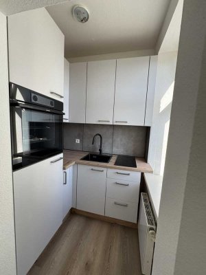 8min zu DHL - Einbauküche und Kernsaniert, 1-Raum-Wohnung am Schkeuditzer Markt