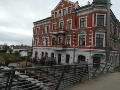 Schöne, helle 2-Raum Wohnung mit EBK und Balkon direkt am Wasser.