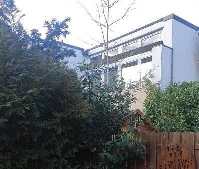 Attraktives Wohnhaus in sehr ruhiger Lage