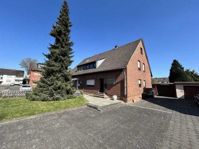 RESERVIERT: Sanierungsobjekt in Bergheim: Zweifamilienhaus mit großem Potenzial