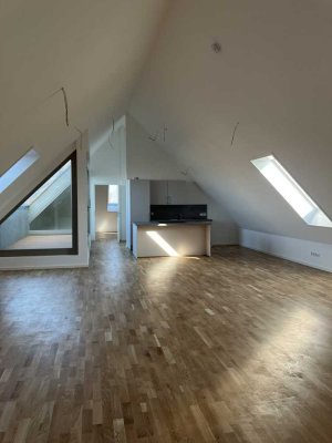 Exklusive 2-Zimmer-Dachgeschosswohnung mit gehobener Innenausstattung und Blick ins Grüne!