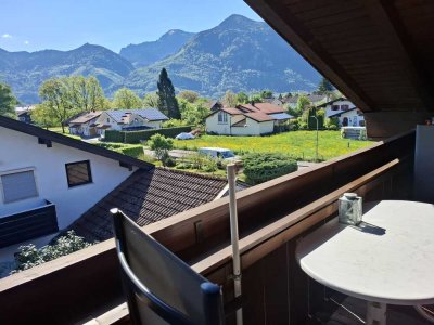 Schöne, lichtdurchflutete Dachgeschosswohnung mit Panoramabergblick und Einbauküche in Grassau