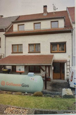 Geräumiges, günstiges und gepflegtes 9-Zimmer-Reihenhaus in Werdau ohne Marklergebühr!!